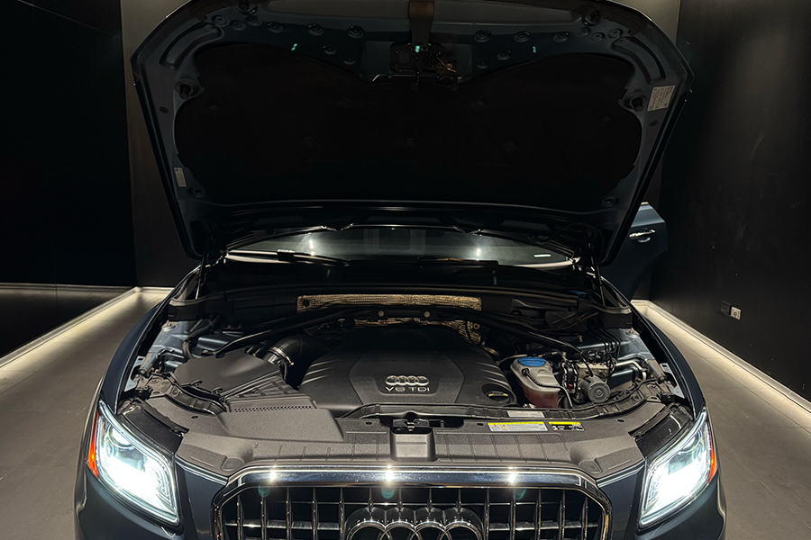 AUDI Q5 3.0 TDI Quattro AT 